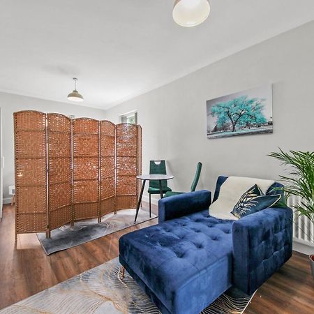 Stunning Studio Flat With Free On-Street Parking! Плъмстед Екстериор снимка
