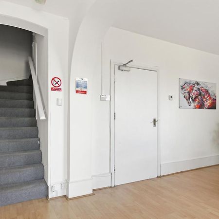 Stunning Studio Flat With Free On-Street Parking! Плъмстед Екстериор снимка
