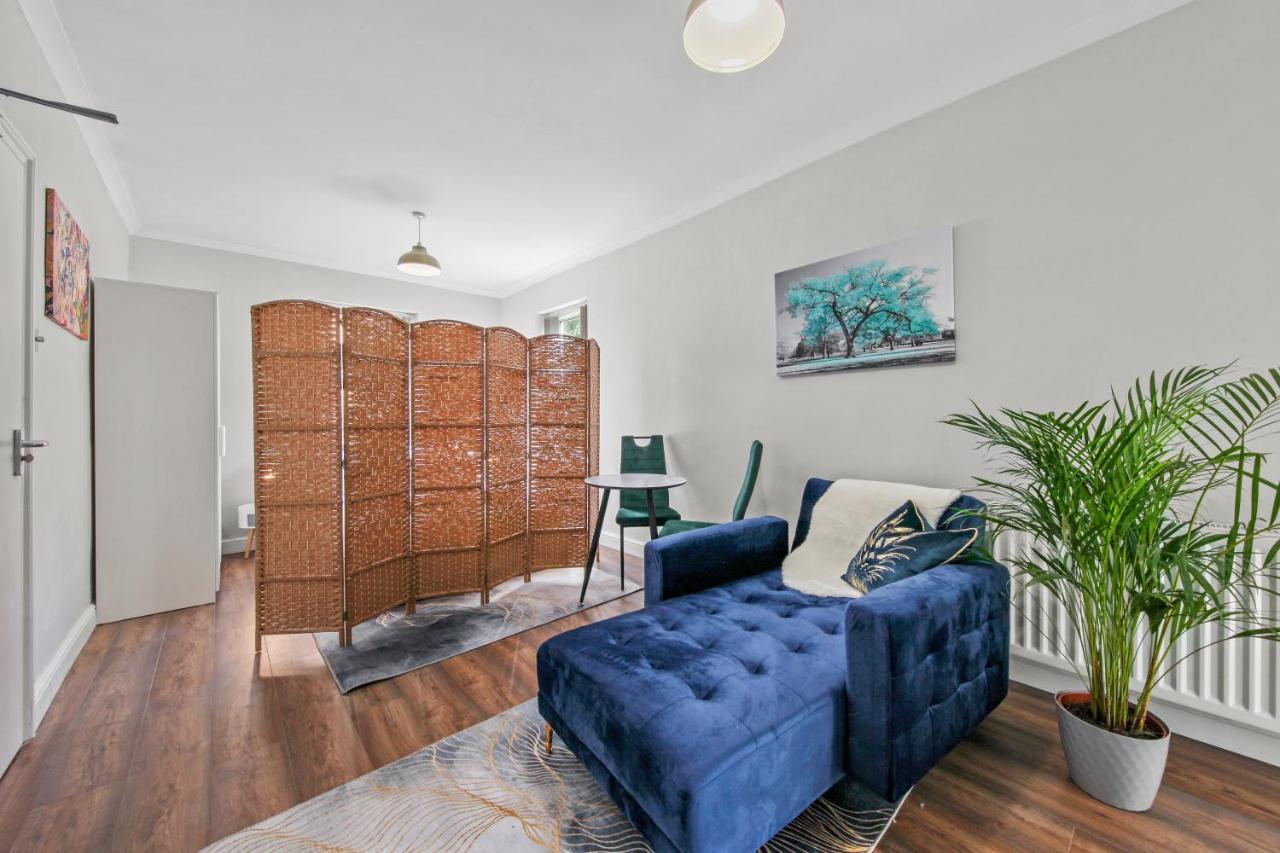 Stunning Studio Flat With Free On-Street Parking! Плъмстед Екстериор снимка
