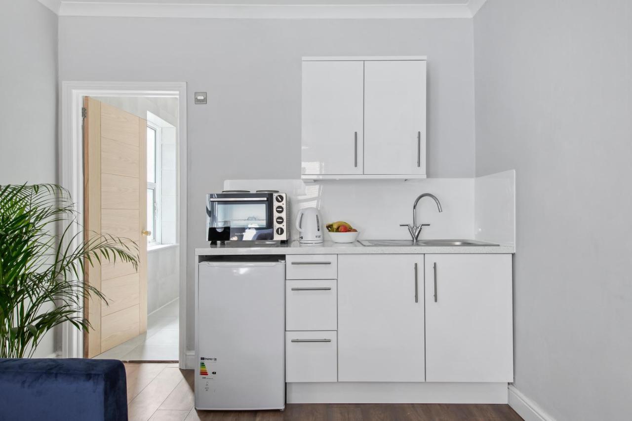 Stunning Studio Flat With Free On-Street Parking! Плъмстед Екстериор снимка