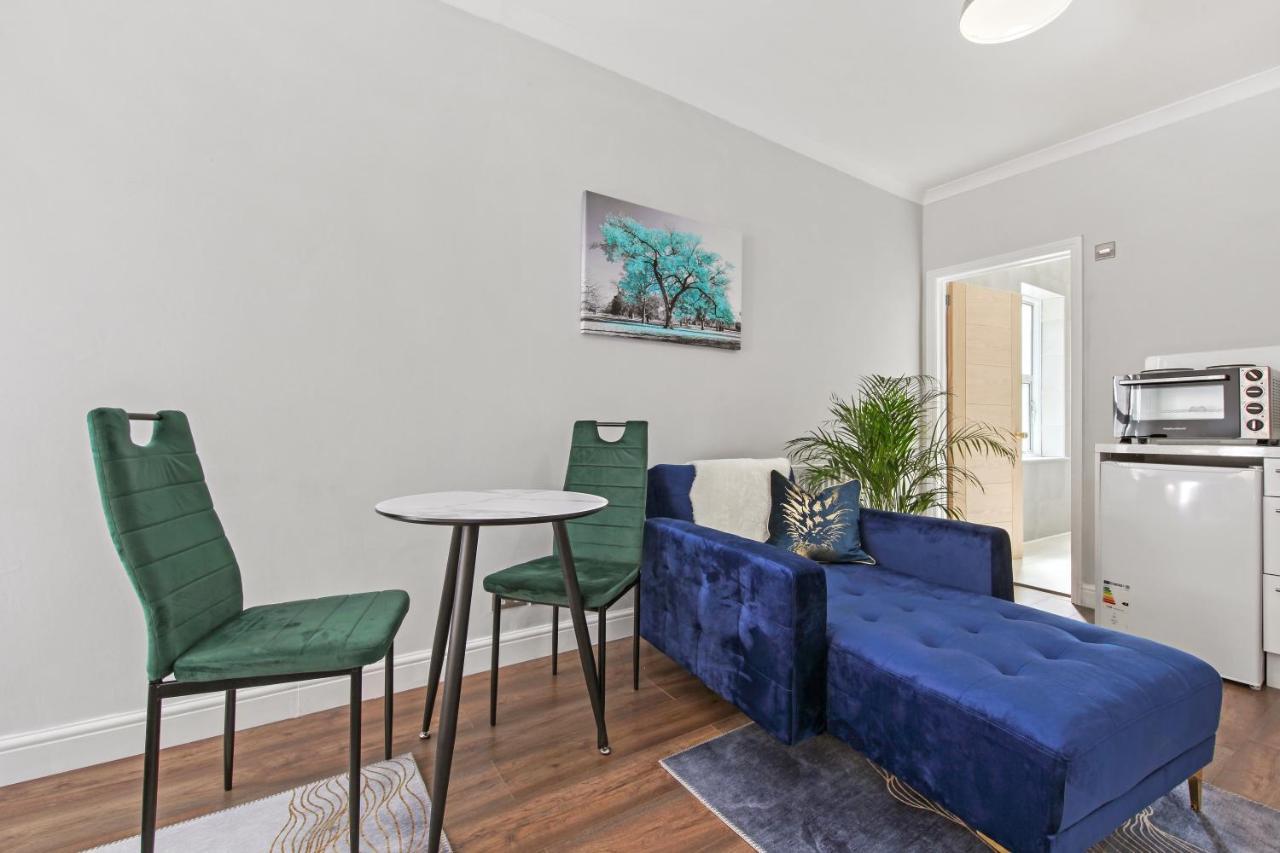 Stunning Studio Flat With Free On-Street Parking! Плъмстед Екстериор снимка
