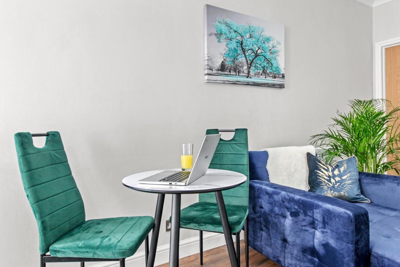 Stunning Studio Flat With Free On-Street Parking! Плъмстед Екстериор снимка