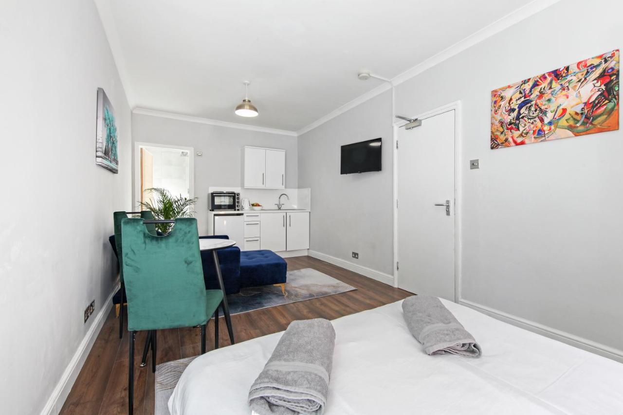 Stunning Studio Flat With Free On-Street Parking! Плъмстед Екстериор снимка