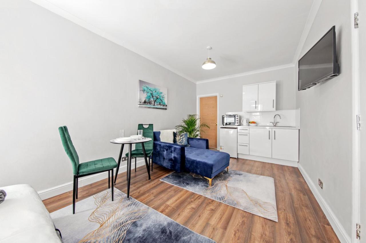 Stunning Studio Flat With Free On-Street Parking! Плъмстед Екстериор снимка
