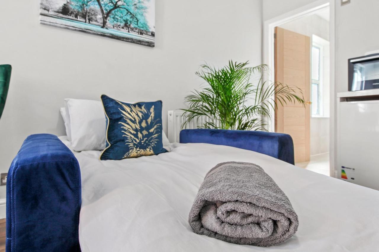 Stunning Studio Flat With Free On-Street Parking! Плъмстед Екстериор снимка